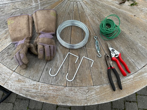 what to use to tie climbing roses